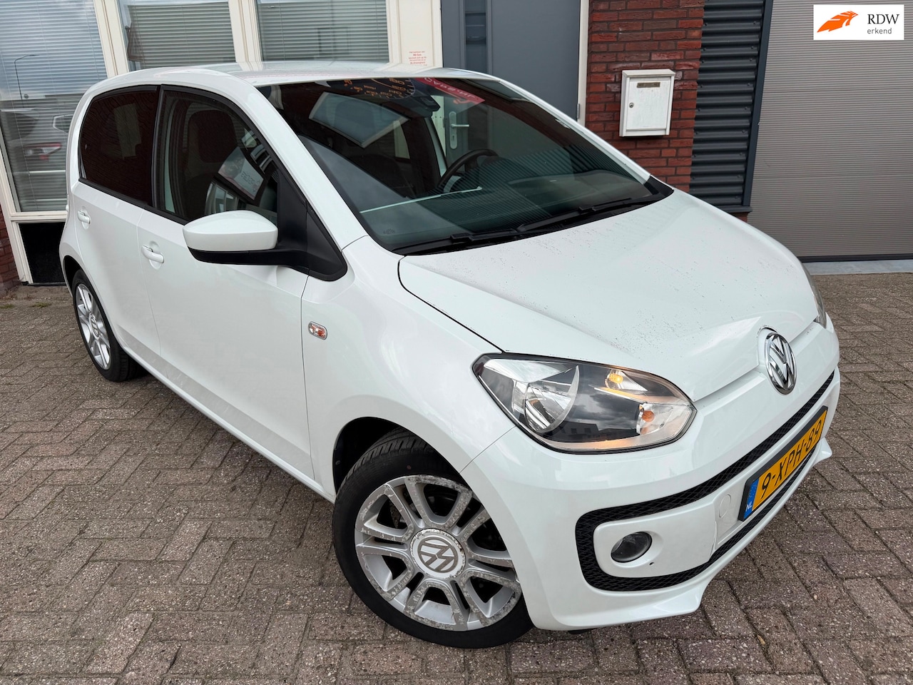 Volkswagen Up! - 1.0 high up! / Navi / PDC / AUT / Cruise / Stoelverwarming - AutoWereld.nl