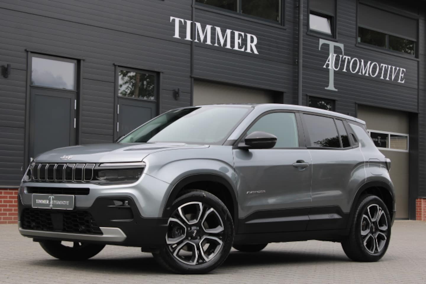 Jeep Avenger - Summit 54 kWh ca. 400 km - 18 inch - Zilvergrijs - frisse Jeep Weinig kilometers - AutoWereld.nl