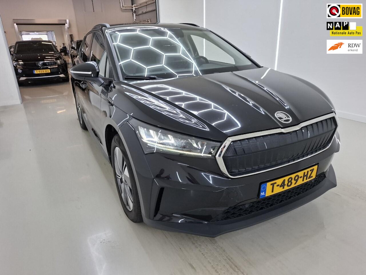 Skoda Enyaq iV - 60+warmte-pomp+stuur-verw+vitrual/leder/led/camera/parkeer/climate-Pakket+92 %SOH = INCL B - AutoWereld.nl