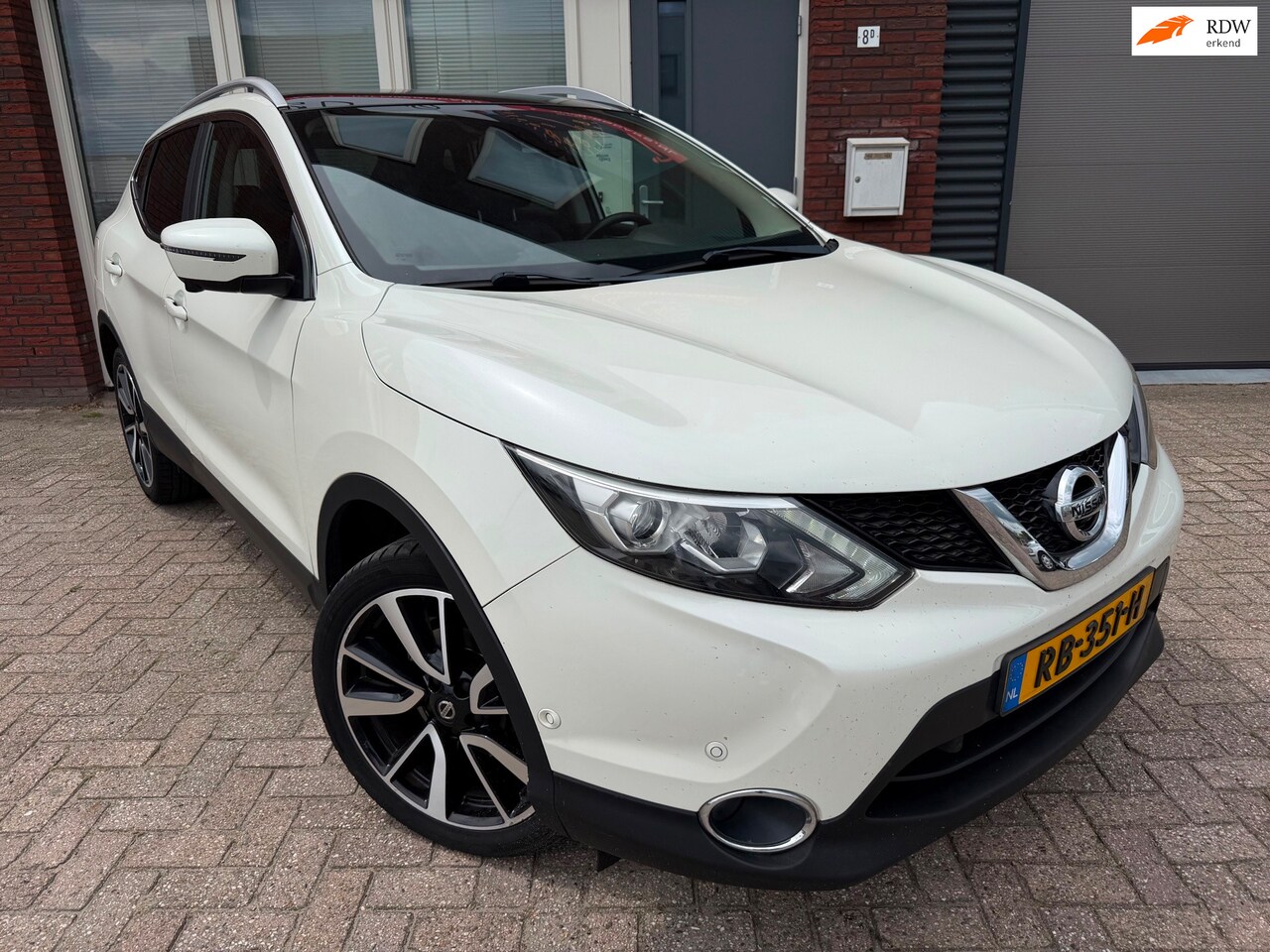 Nissan Qashqai - 1.2 Tekna / Pano / Leder / Navi / Camera / PDC / LED / NAP - AutoWereld.nl