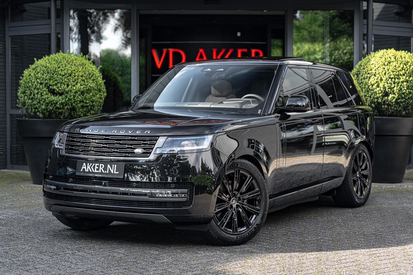 Land Rover Range Rover - LANDROVER P460e HSE | Head-up | Vierwielsturing | Pano.dak | St.Koeling v+a | Shadow Pack - AutoWereld.nl