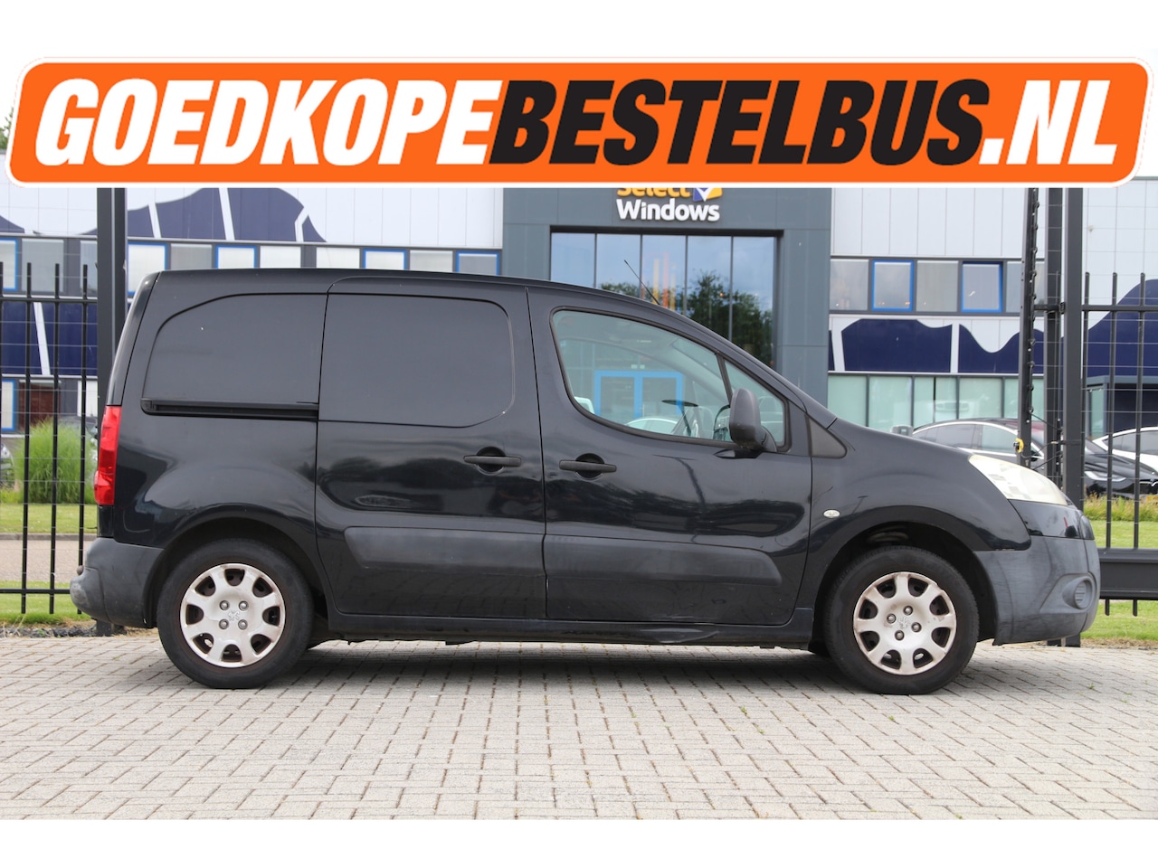 Peugeot Partner - 1.6 HDI 90PK / Bestel / APK 04-2027 / Trekhaak.. - AutoWereld.nl