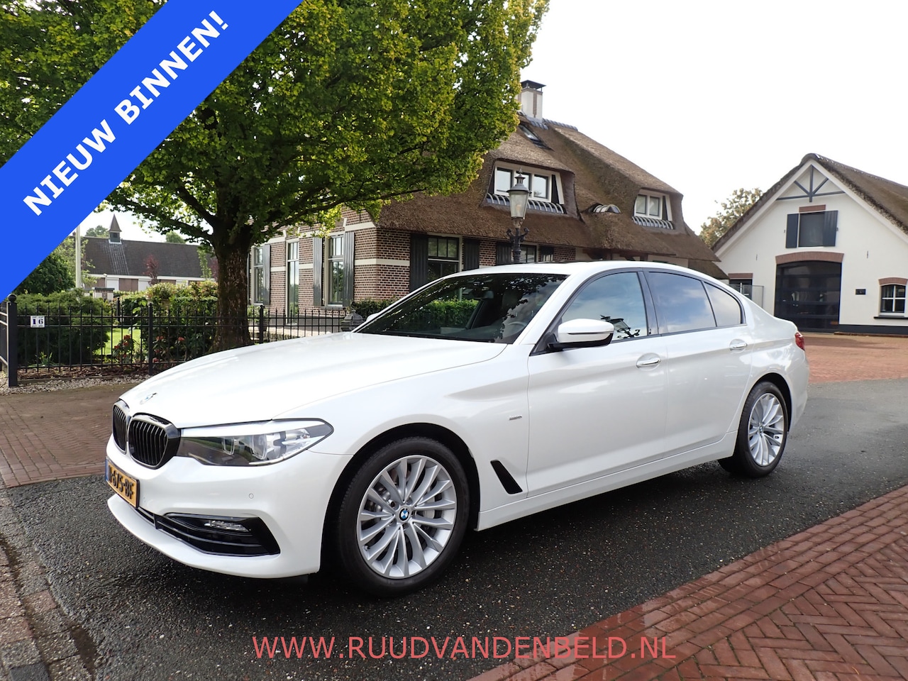 BMW 5-serie - 530d X-DRIVE SCHUIFDAK / CRUISE / CARPLAY / SPORTLEER / NAVI - AutoWereld.nl
