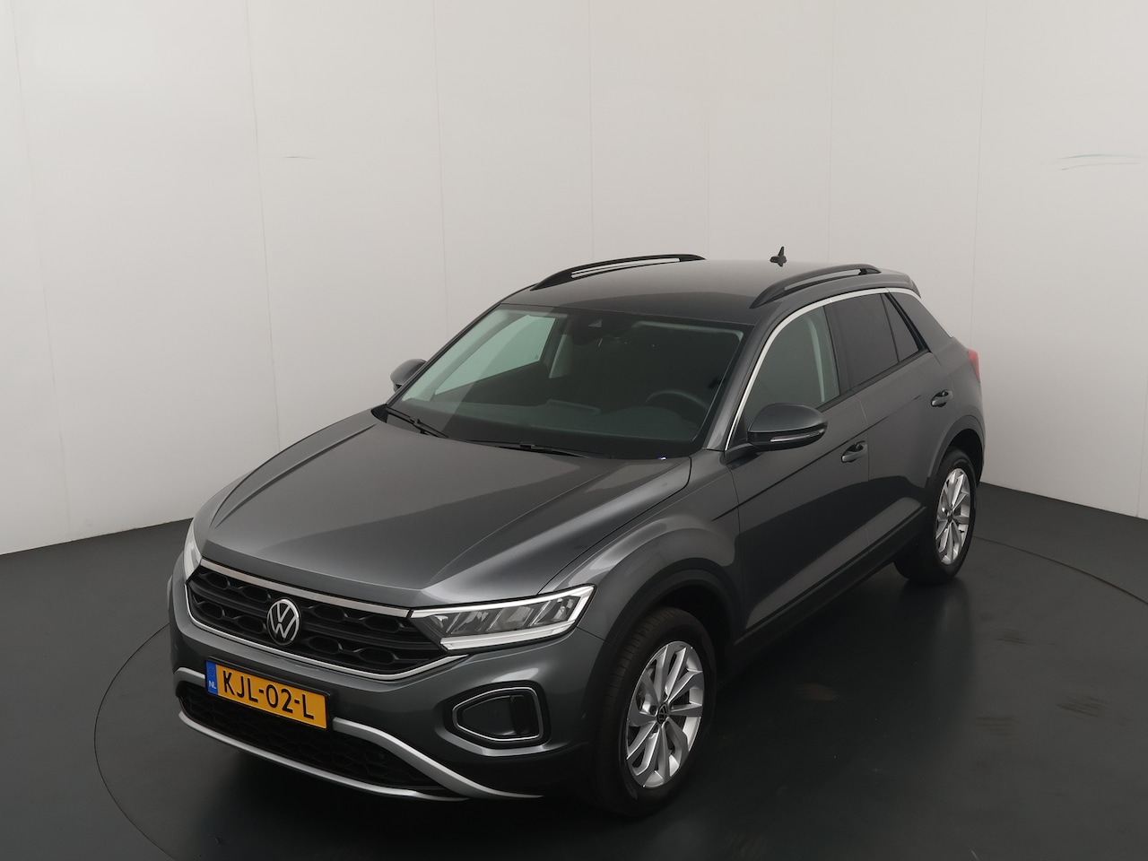 Volkswagen T-Roc - 1.5 TSI Life Edition | AUTOMAAT | Adapt. Cruise | Clima | Camera | LED | Apple carplay // - AutoWereld.nl