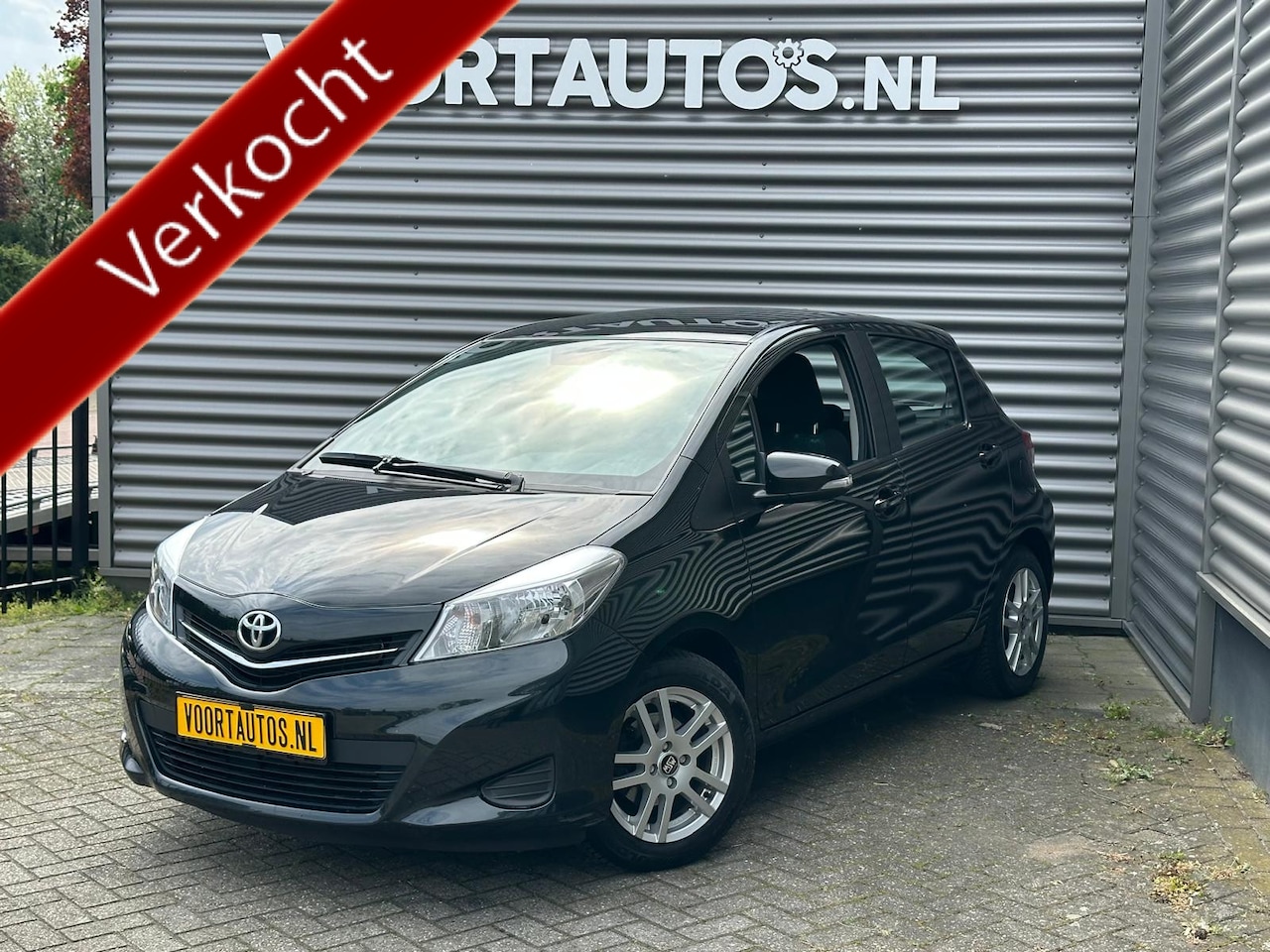 Toyota Yaris - 1.3 VVT-i Automaat | Navigatie | Camera | Airco | Lichtmetalen Velgen | SLECHTS 81388 KM! - AutoWereld.nl