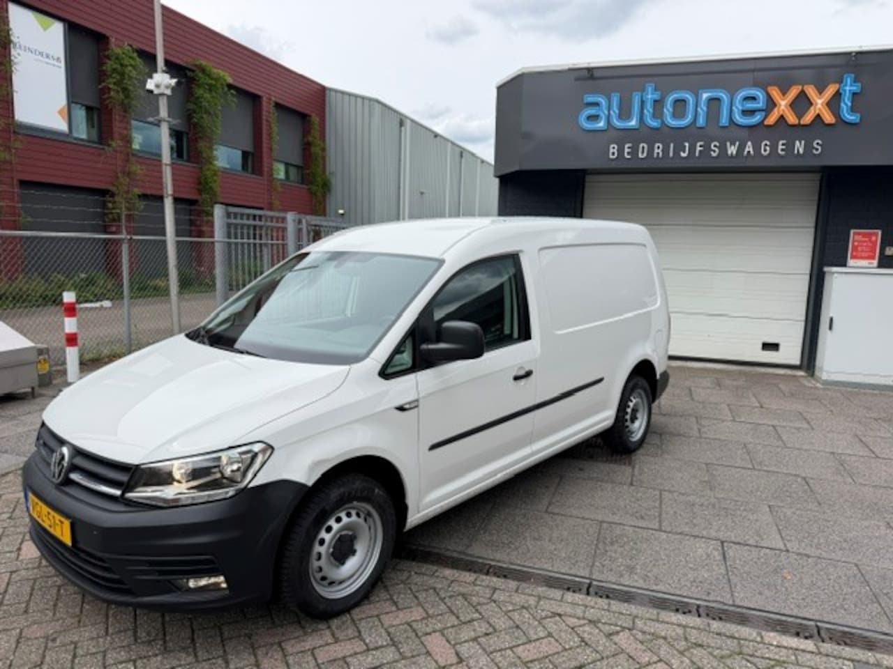 Volkswagen Caddy Maxi - 1.4 TGI L2H1 EcoFuel AIRCO I MULTIMEDIA I CRUISE CONTROL I 1e EIGENAAR I COMPLETE ONDERHOU - AutoWereld.nl