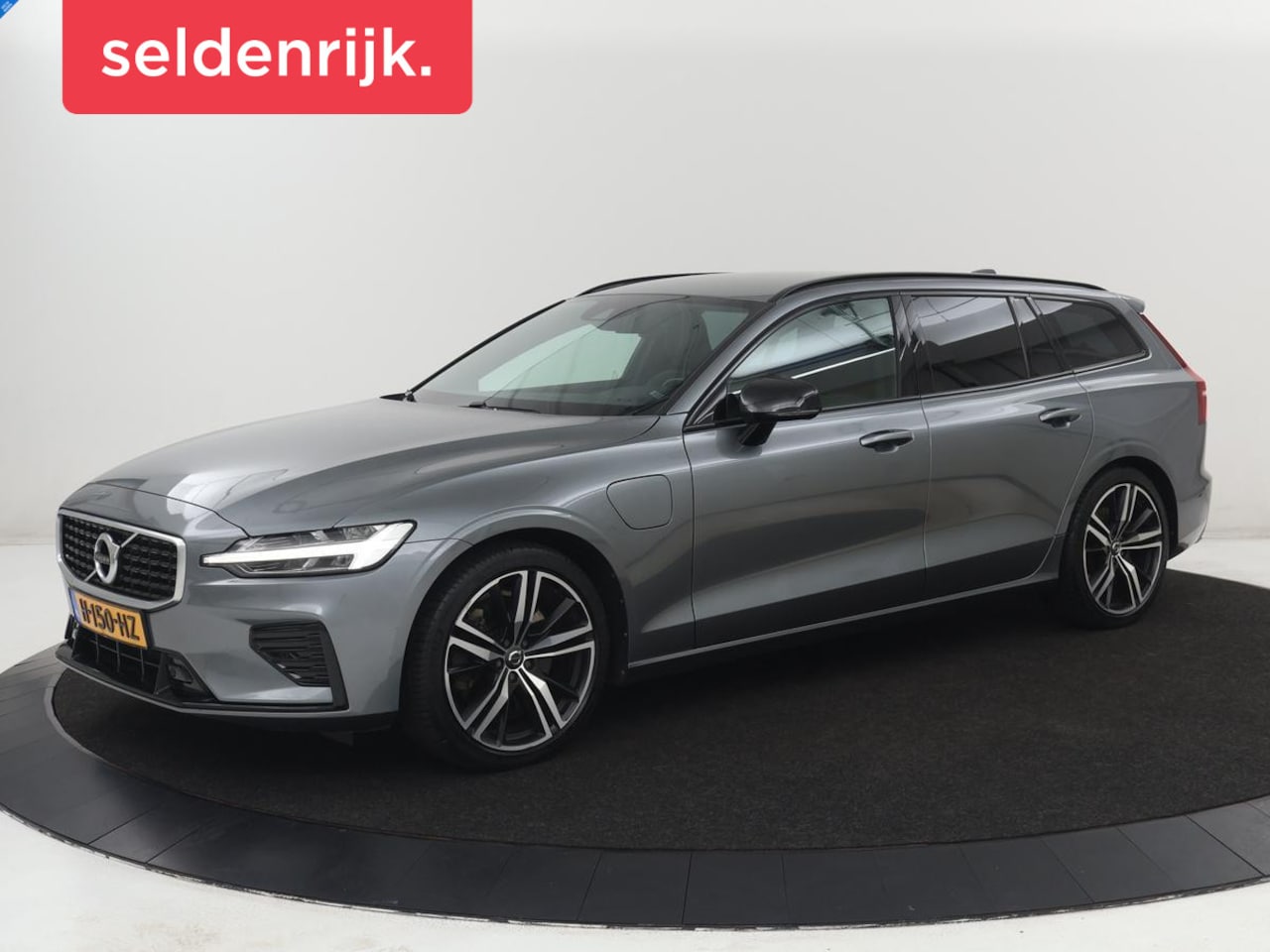 Volvo V60 - 2.0 T8 Twin Engine AWD R-Design | Trekhaak | Stoelverwarming | Carplay | Sportstoelen | Ha - AutoWereld.nl