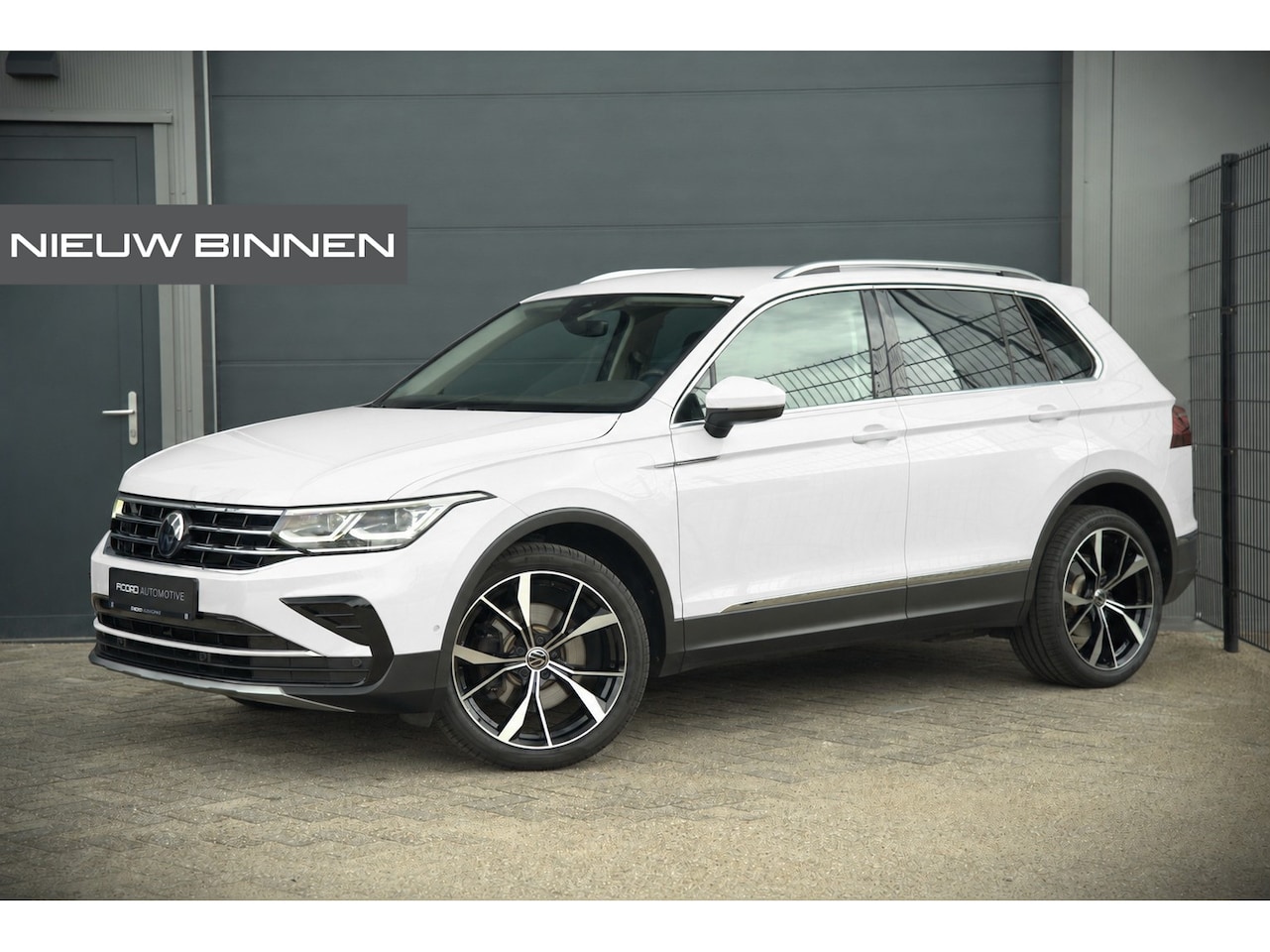 Volkswagen Tiguan - 1.4 TSI eHybrid Elegance Business | Stoelverwarming | Stuurverwarming | Massage | 360 Came - AutoWereld.nl