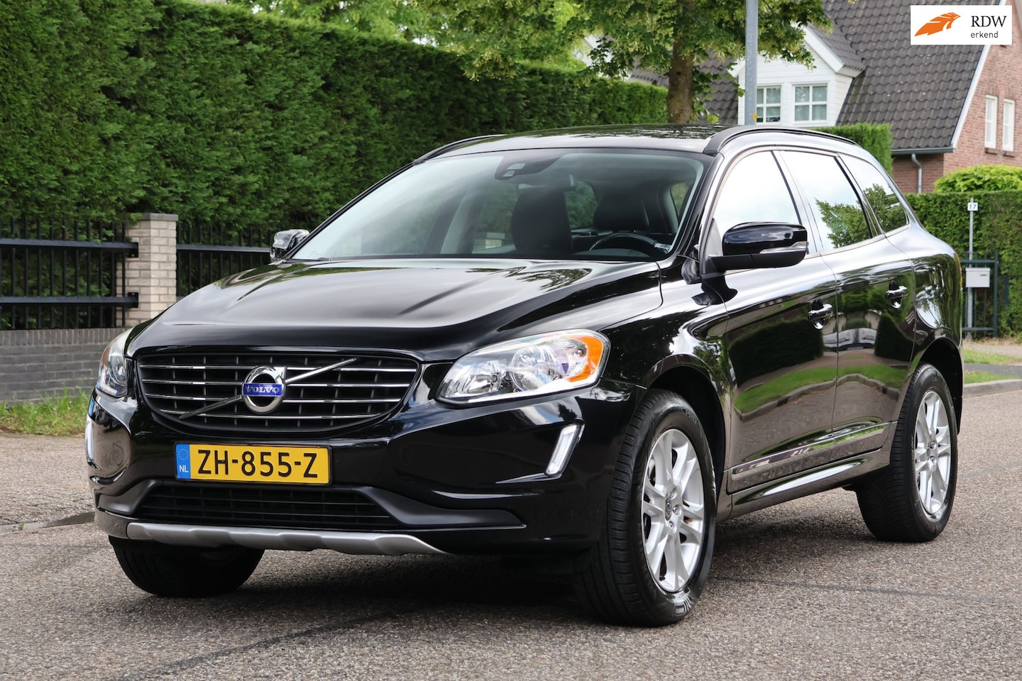 Volvo XC60 - 2.0 T5 FWD Momentum | NAVI | CLIMA | CRUISE TREKHAAK | ZEER MOOIE GOED ONDERHOUDEN AUTO | - AutoWereld.nl