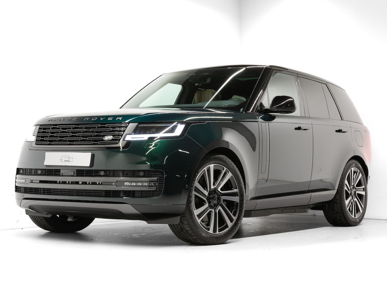 Land Rover Range Rover - 3.0 P550e Autobiography PHEV British Racing Green SV met Caraway! leverbaar vanaf 05/2026 - AutoWereld.nl