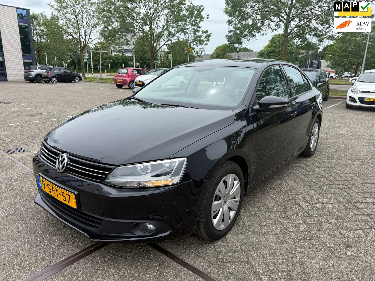 Volkswagen Jetta - 1.2 TSI Comfortline BlueMotion / 1 JAAR APK / NAP / AIRCO / BOEKJES / NETTE AUTO!!! - AutoWereld.nl