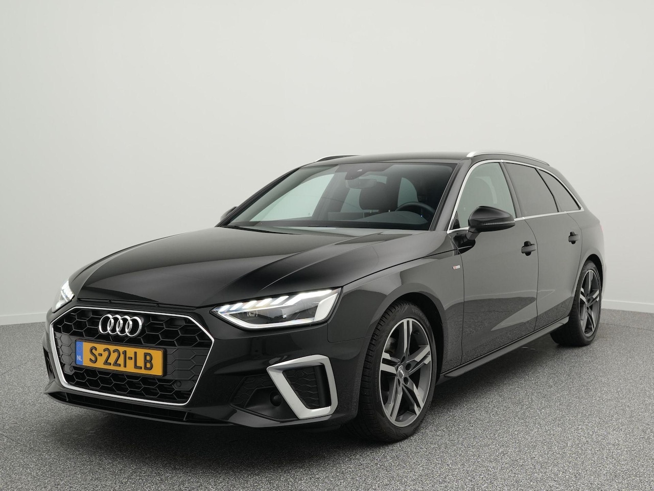 Audi A4 Avant - 35 TFSI 150 PK S-Line Competition | Led koplampen | Cruise controle | Navigatie | Camera | - AutoWereld.nl