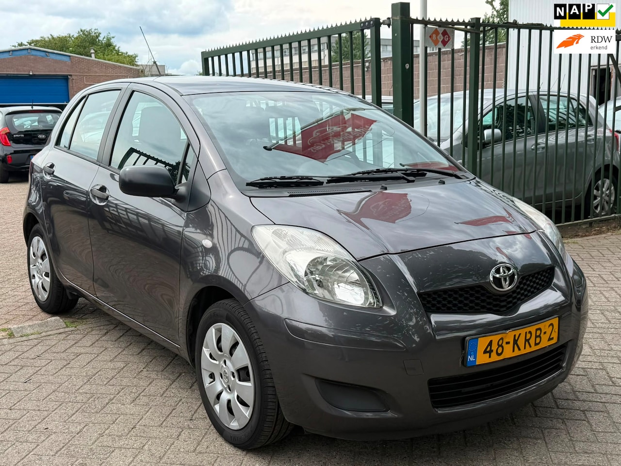 Toyota Yaris - 1.3 VVTi Comfort 1e eigenaar dealer onderhouden airco aux elektrische ramen cv op afs - AutoWereld.nl