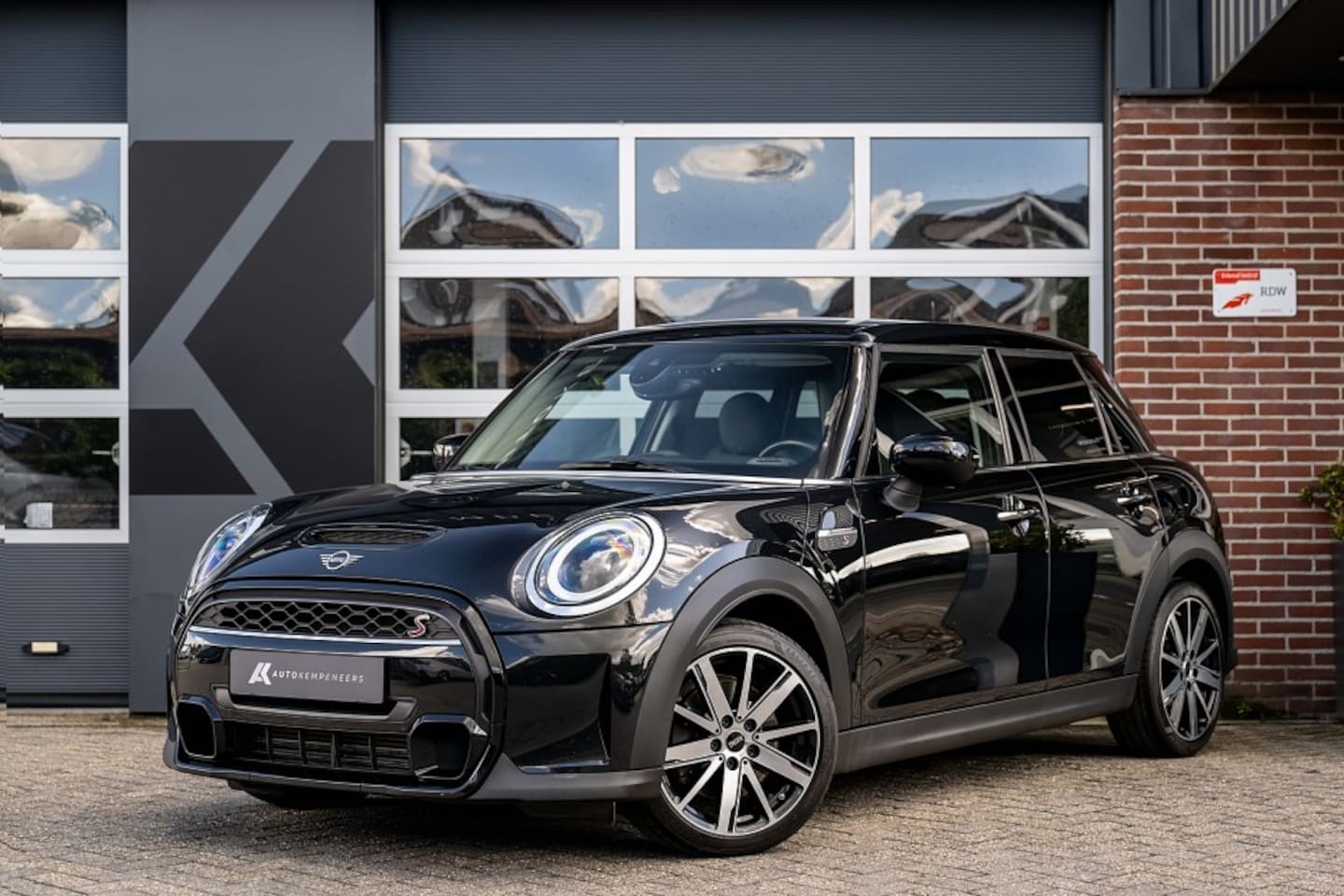 MINI 5-Deurs - Cooper S Classic Trim | Sportstoel | Camera | Stoel/Stuurverw. | Comfort Access | Navi | 1 - AutoWereld.nl