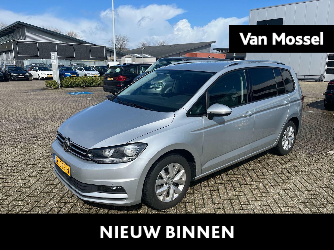 Volkswagen Touran - 1.2 TSI Comfortline Business 7p | Navigatie | Airco | Stoelverwarming | Cruise control | P - AutoWereld.nl