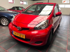 Toyota Aygo - 1.0-12V Aspiration Red Navigator Automaat