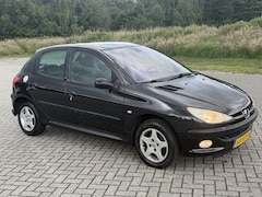 Peugeot 206 - 1.4-16V 5 deurs Airco Lederen interieur Apk:Nov 2026