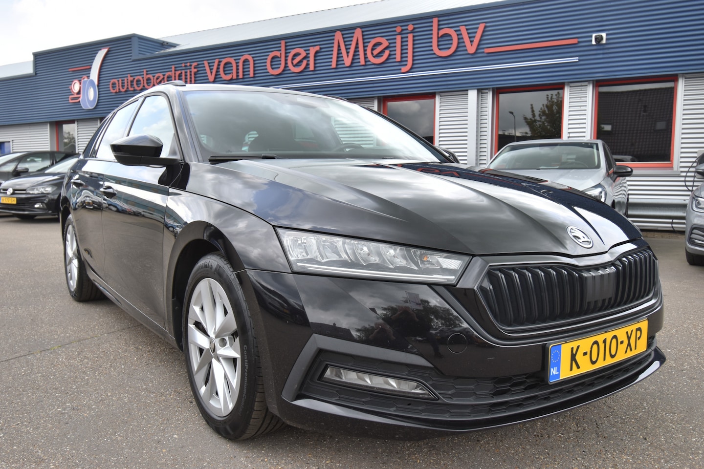 Skoda Octavia Combi - 1.0 e-TSI Sport Business 1.0 e-TSI Sport Business , VIRTUAL COCKPIT , CR CONTR , NAVI , LMV17 , PDC A , CLIMATR , - AutoWereld.nl