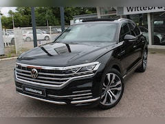 Volkswagen Touareg - 3.0 TSi eHybrid 381pk 4MOTION Elegance Automaat / Panoramadak / Luchtvering / Leder / 360