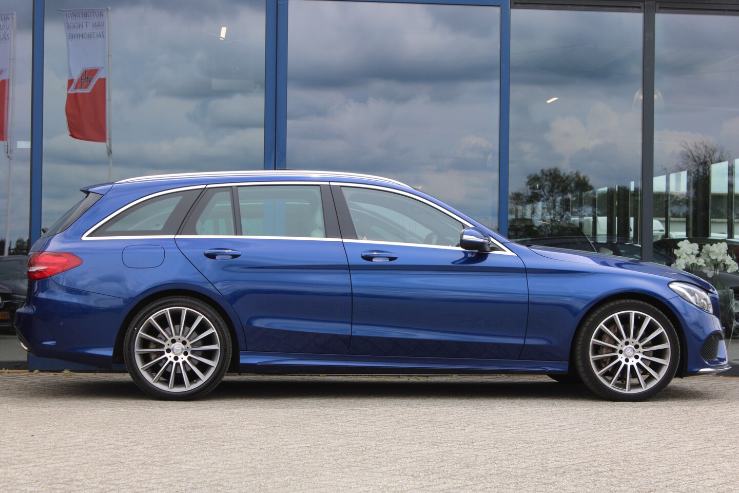 Mercedes-Benz C-klasse Estate - 400 4MATIC AMG PANORAMADAK LUCHTVERING LEDER MEMORY HEAD-UP COMAND 19'' TREKHAAK - AutoWereld.nl