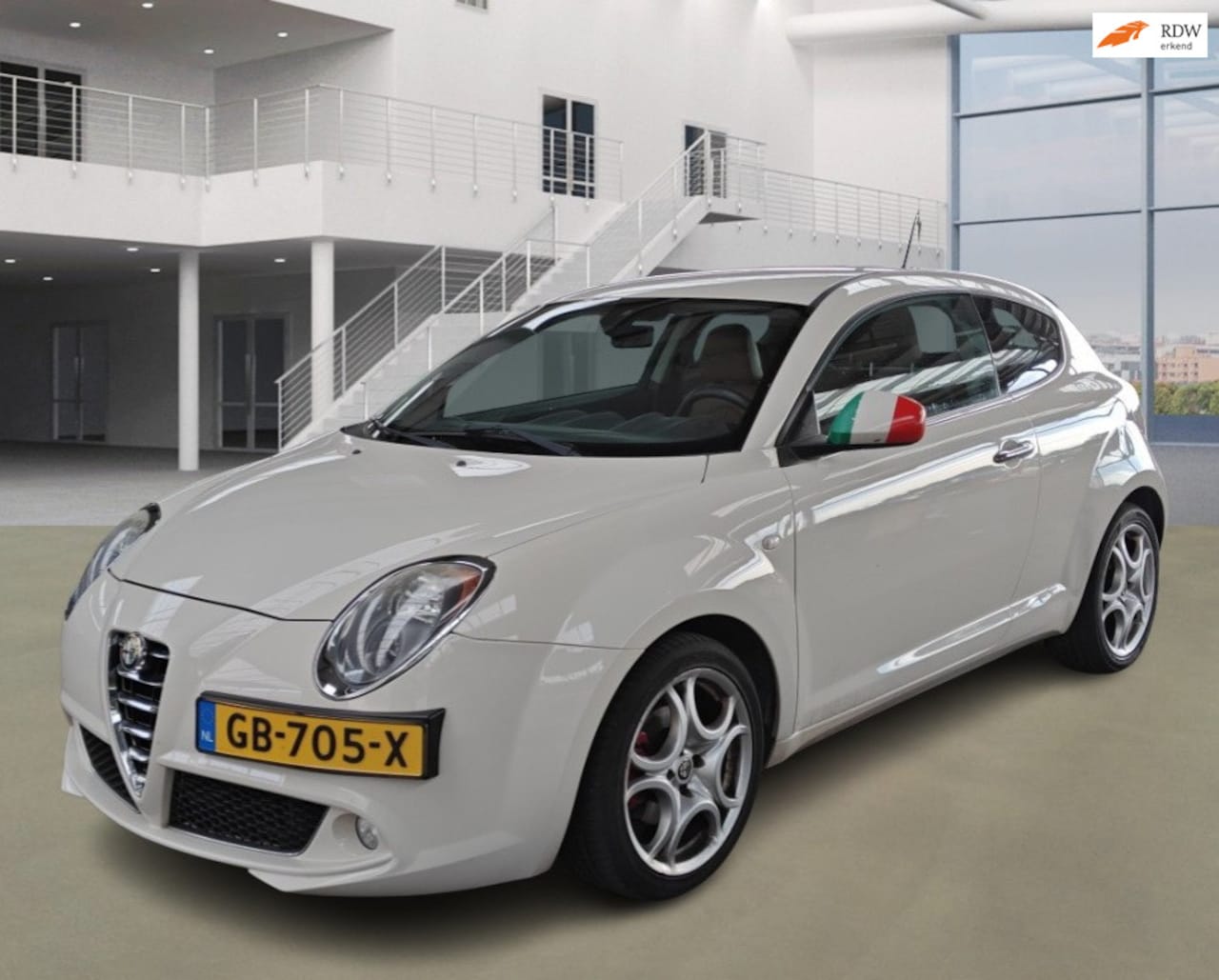 Alfa Romeo MiTo - 1.3 JTDm Junior NAVI PSENSOR LEDER CRUISE 2 X SLEUTELS - AutoWereld.nl