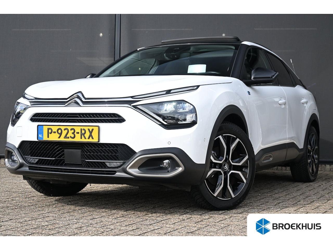 Citroën Ë-C4 - Shine 50kWh 89,3%SOH! 3 Fase | Schuif-/Kanteldak | Navigatie | HUD | Achteruitrijcamera | - AutoWereld.nl