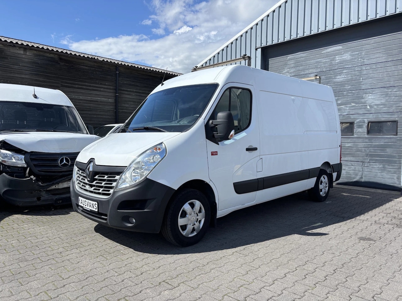 Renault Master - 2.3 dCI L2 H2 Airco Cruisecontrol Navi - AutoWereld.nl