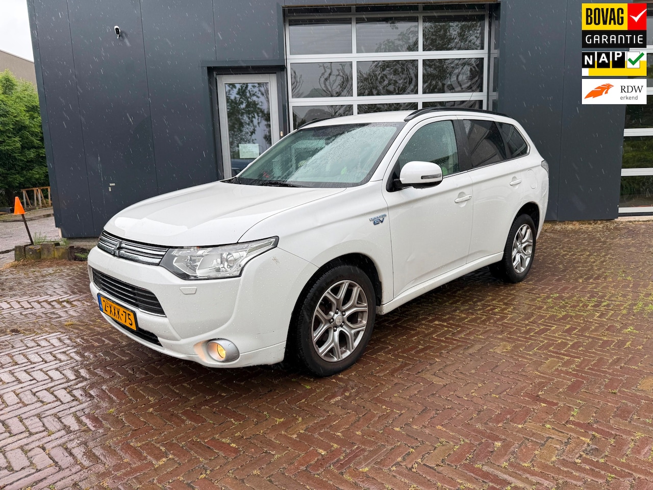 Mitsubishi Outlander - 2.0 PHEV Executive Edition 2.0 PHEV Executive Edition - AutoWereld.nl