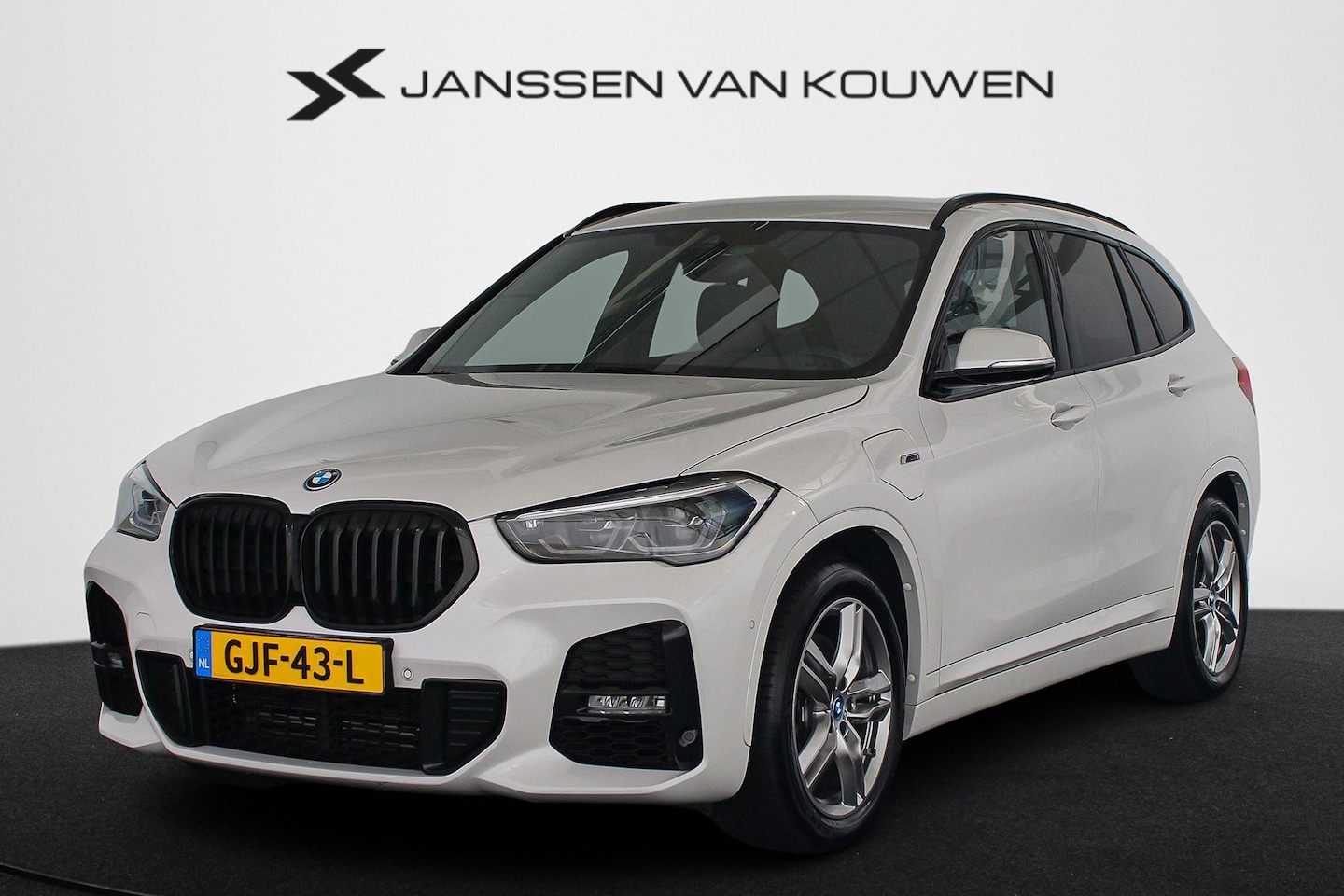 BMW X1 - xDrive25e M Sport Trekhaak Stoelverwarming Apple CarPlay LED - AutoWereld.nl