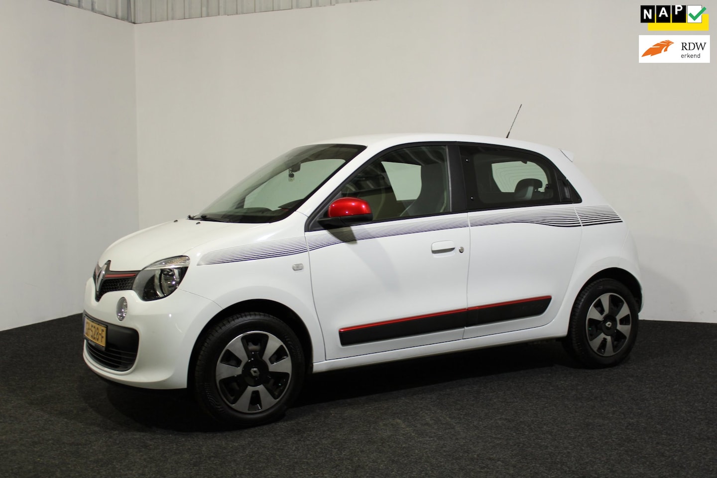 Renault Twingo - Renault Twingo 1.0 SCe Collection · Compact · Zuinig · Comfortabel· Cruise· Nwe APK en afl - AutoWereld.nl