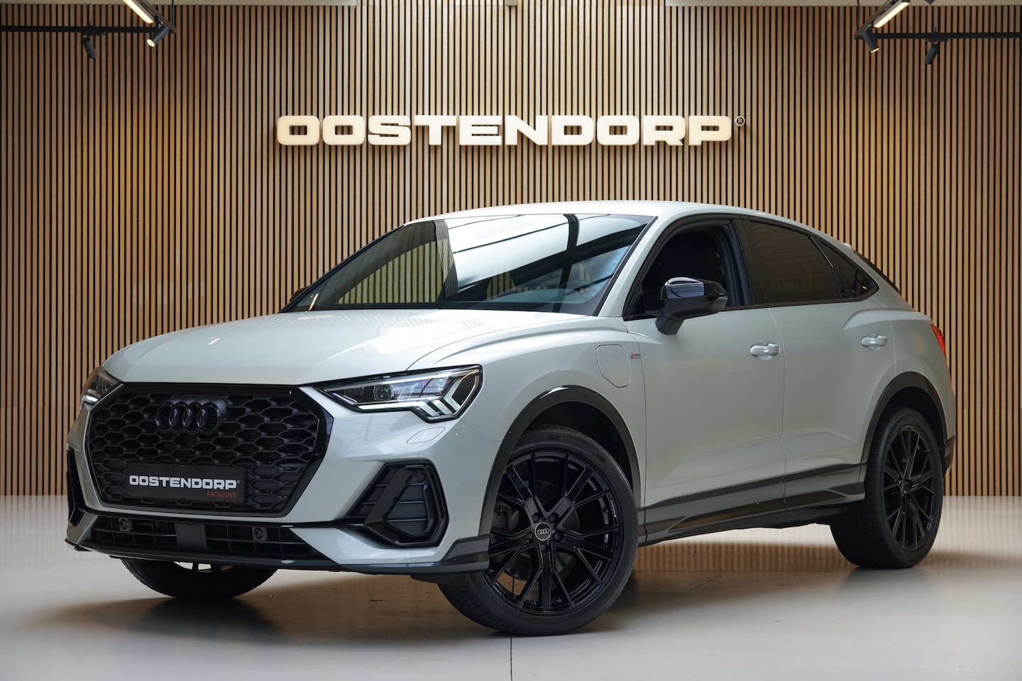 Audi Q3 Sportback - 45TFSIe/245pk S-Line Blackstyle|2022|Sonos|Cruise|Matrix|Leder|20"Audi-Black|Keyless|Blind - AutoWereld.nl