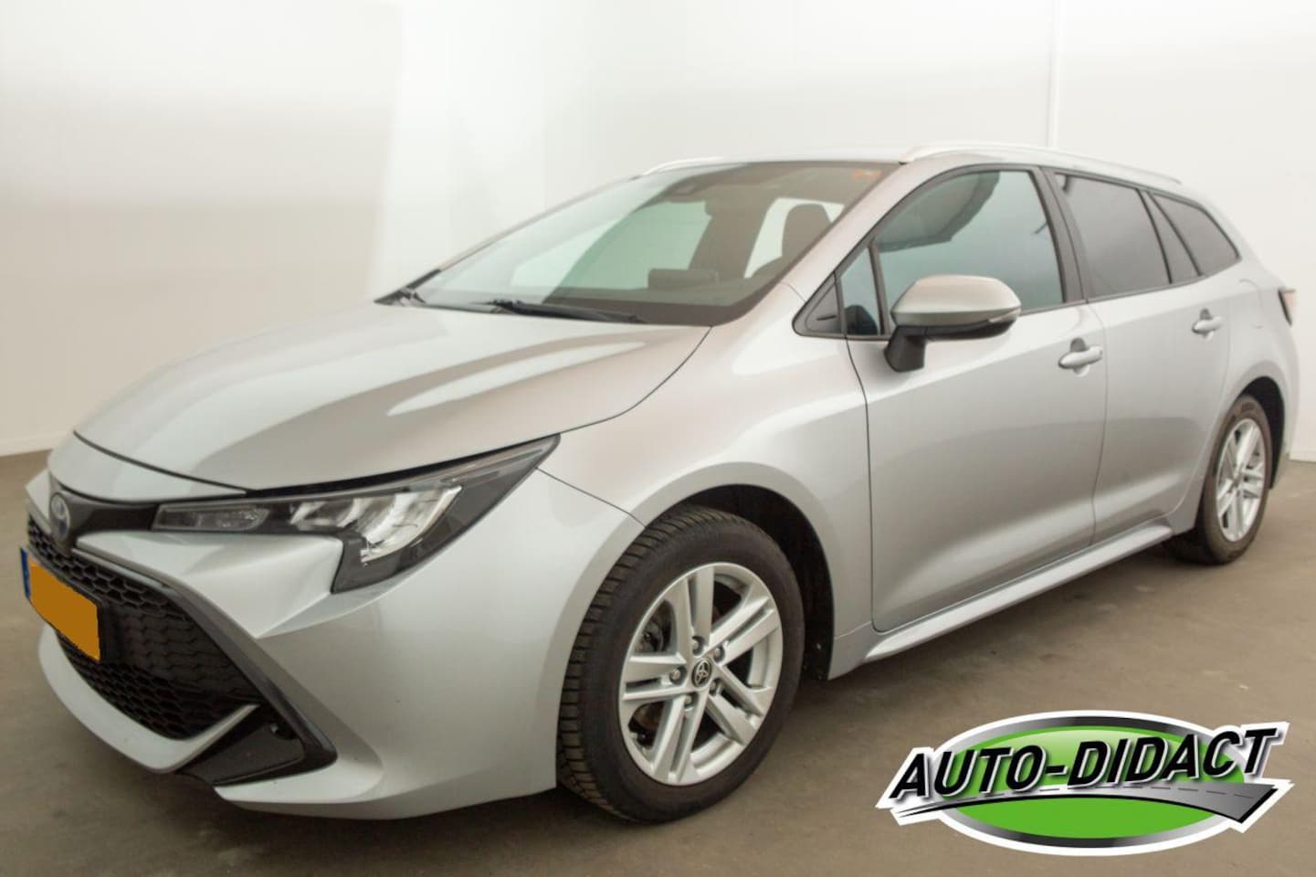 Toyota Corolla Touring Sports - 1.8 Hybrid Automaat Navi Clima Business - AutoWereld.nl