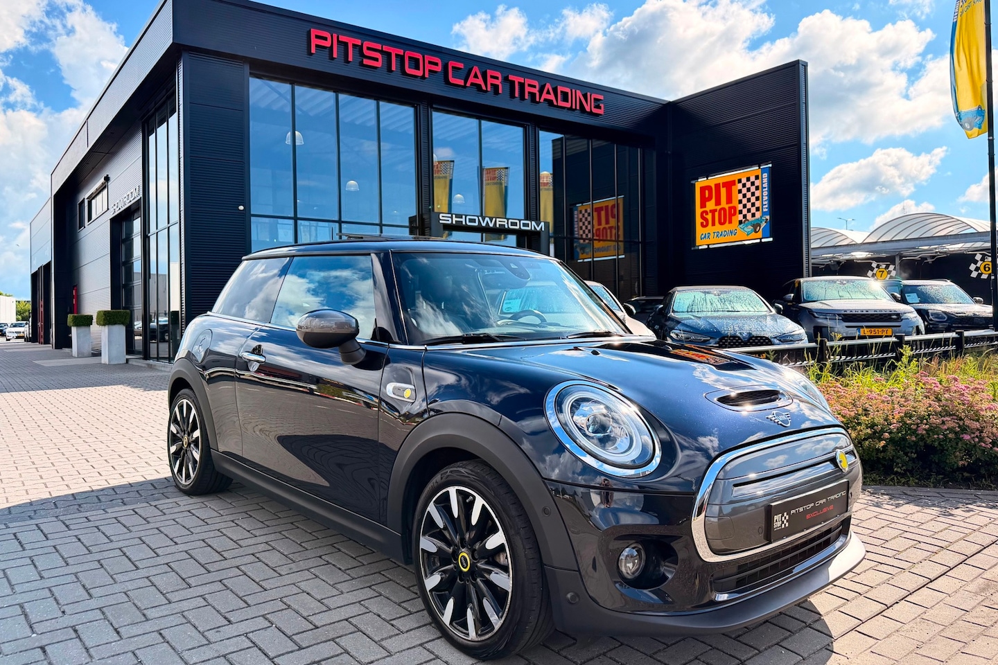 MINI Electric - Yours 33 kWh, Pano, H&K Audio, Vol Leder, Camera, Headup - AutoWereld.nl