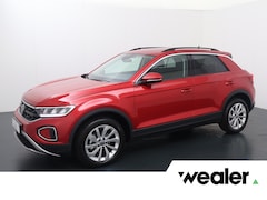 Volkswagen T-Roc - 1.5 TSI Life | 150 PK | Trekhaak | Adaptive Cruise Control | Climate control | Achteruitri
