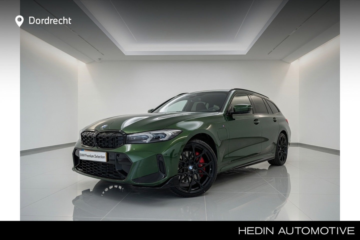 BMW 3-serie Touring - 330e M-Sport Pro| M-Performance Parts | 20" | Special Request | Panorama | Anglesey Green - AutoWereld.nl