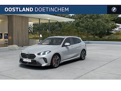 BMW 1-serie - 120 M Sport Automaat / Trekhaak / Achteruitrijcamera / Sportstoelen / M Adaptief onderstel