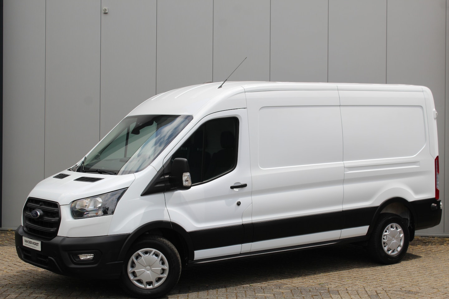 Ford Transit - 350 2.0 TDCI L3H2 Trend Nette bedrijfswagen die u nog jaren van dienst kan zijn !  Navigat - AutoWereld.nl