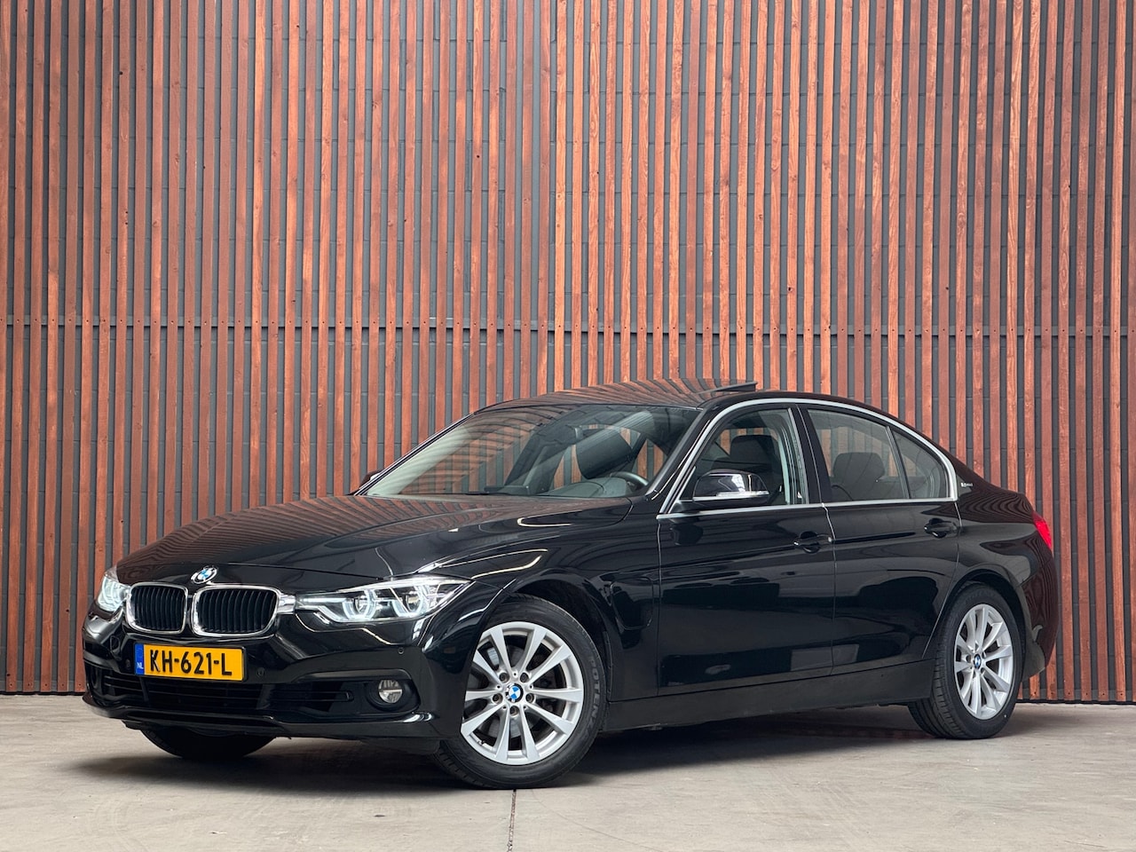 BMW 3-serie - 330e High Executive Automaat NAVI-PDC-SCHUIFDAK-STOELVERW.-FULL LED - AutoWereld.nl