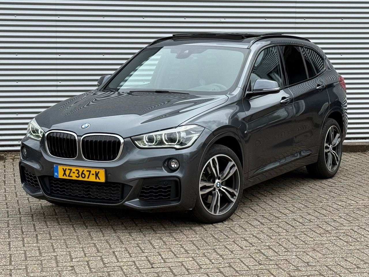 BMW X1 - SDrive20i High Executive Edition / Panorama / M PAKKET / HeadUp / LEER / VOLLE AUTO - AutoWereld.nl