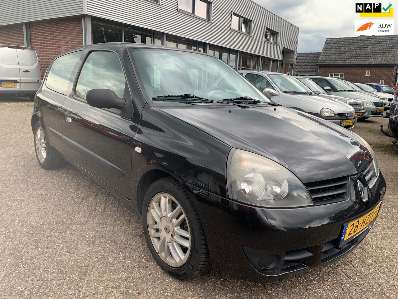 Renault Clio - 1.2 Campus Accès 2009 € 1950.- 1 JR. APK ZO MEE - AutoWereld.nl