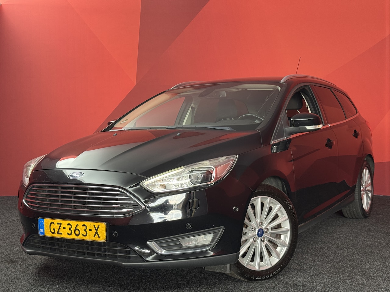 Ford Focus Wagon - 1.0 Titanium Edition | Xenon | Cruise Control | Navigatie | Climate Control | Riem V.V. - AutoWereld.nl
