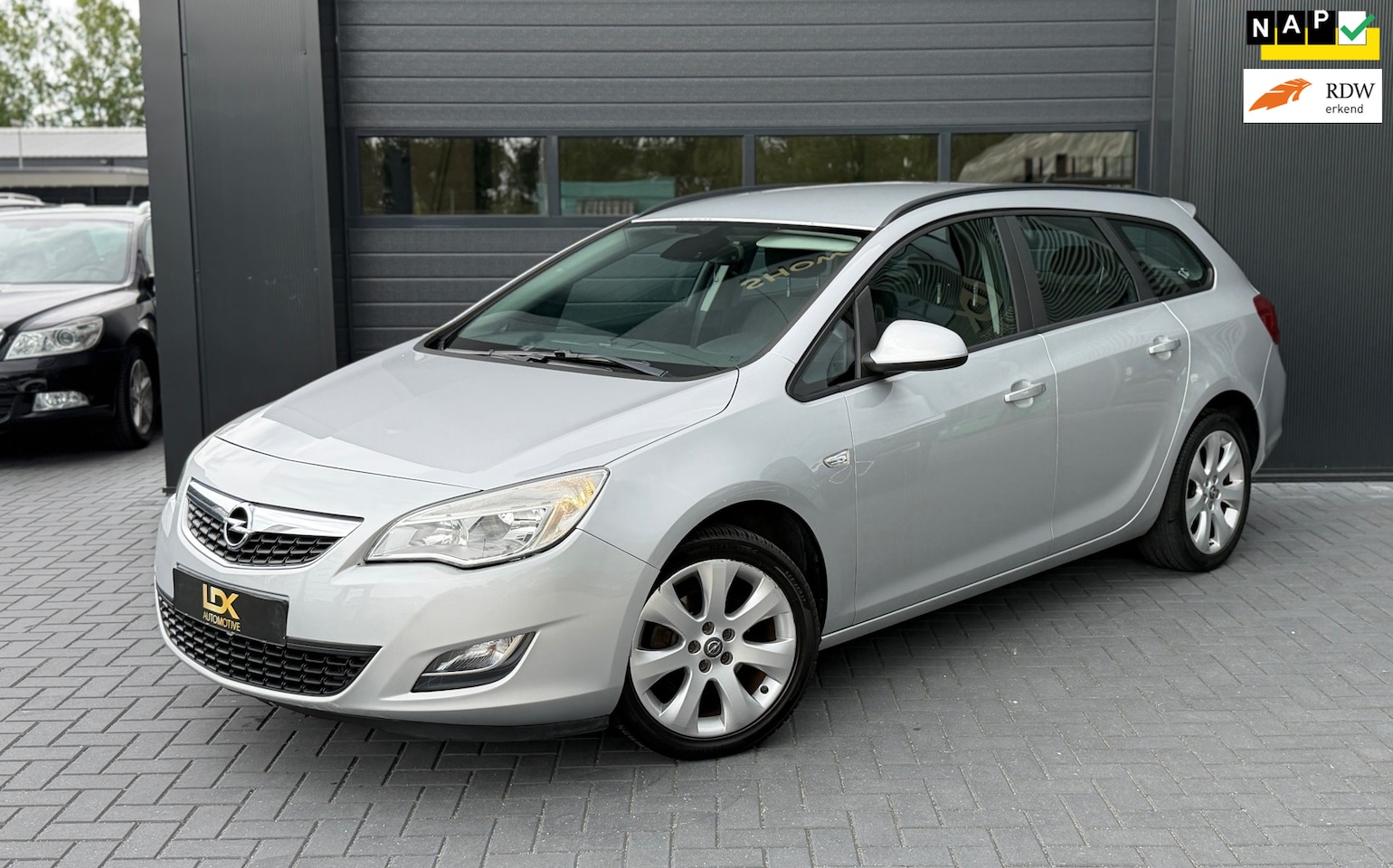 Opel Astra Sports Tourer - 1.4 Cosmo|PDC|NAP - AutoWereld.nl