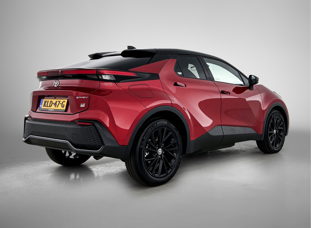 Toyota C-HR - 2.0 Plug-in Hybrid 220 GR SPORT PLUS limited | JBL | Stoel+stuurverwarming | Full LED verl - AutoWereld.nl