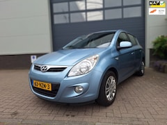 Hyundai i20 - | 1.4i DynamicVersion | Volledig onderhouden | Airco | Trekhaak |