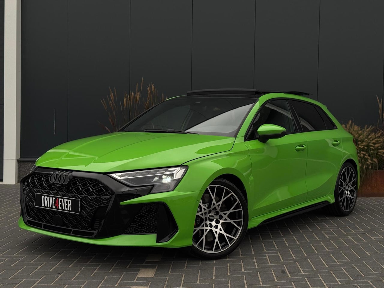 Audi A3 Sportback - 2.5 TFSI RS 3 quattro | Pano | HUD | Hulk Edition | Matrix - AutoWereld.nl