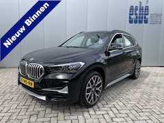 BMW X1 - xDrive20i High Executive X-line Trekhaak Navigatie Zwart Leder Stoelverwarming 19 Inch Vel