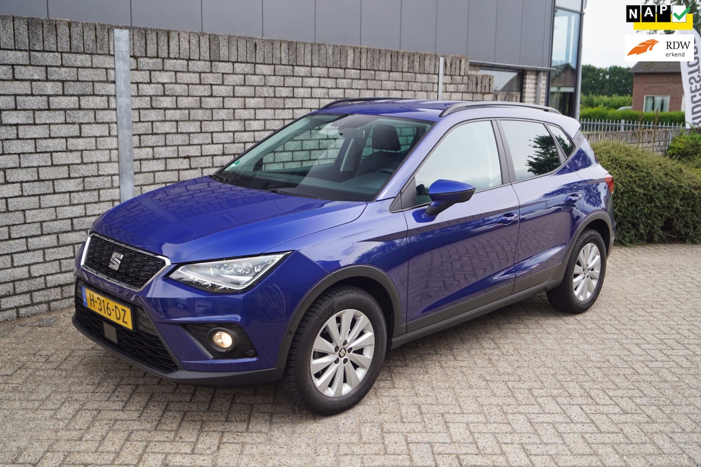 SEAT Arona - 1.0 TSI Style BNS Intense Autom Leder/Alcantara Sportst Stoelverw Navi Camera Clima Adapti - AutoWereld.nl