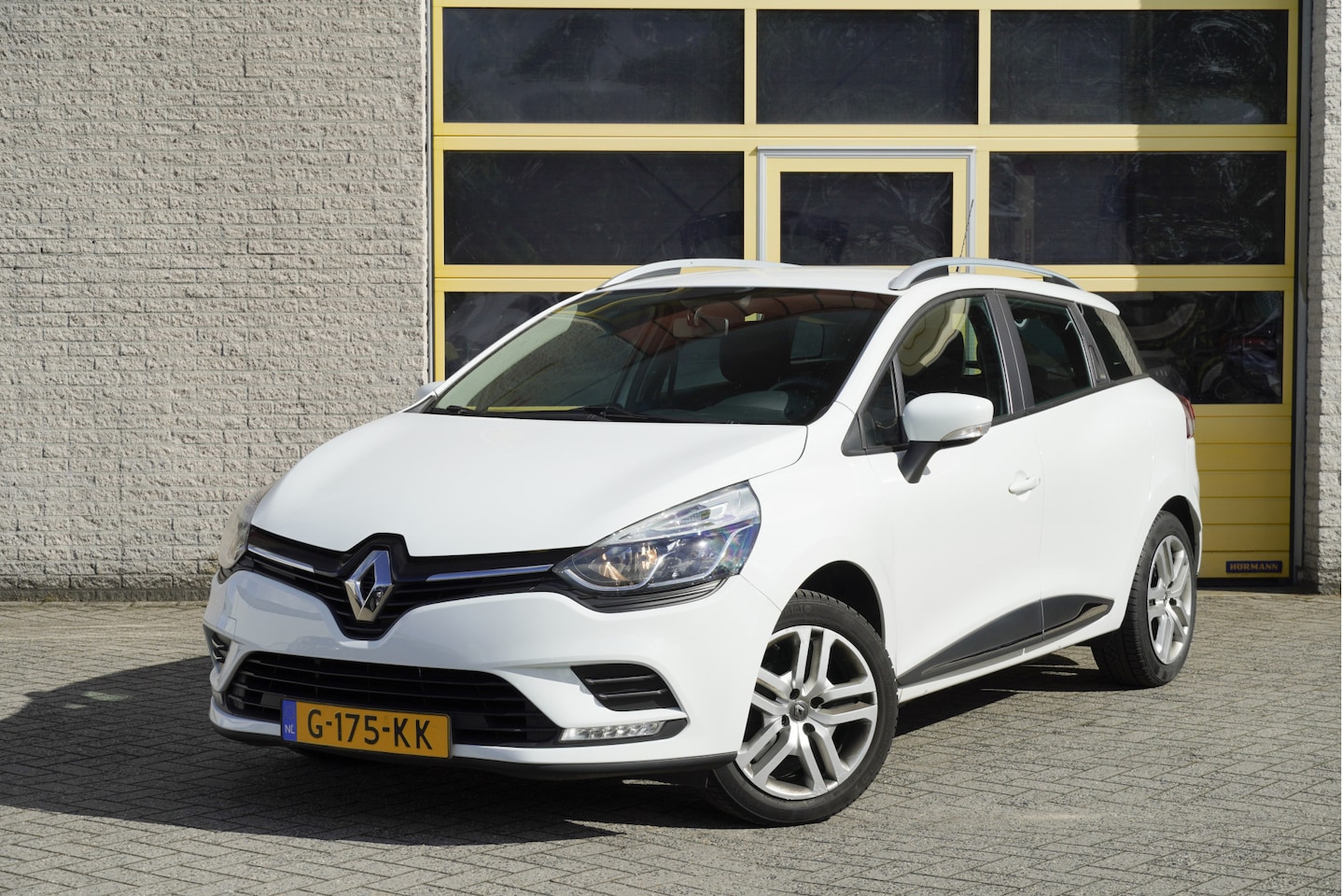 Renault Clio Estate - 0.9 TCe Zen BJ2019 Led | Pdc | Navi | Airco | Cruise control | Getint glas - AutoWereld.nl