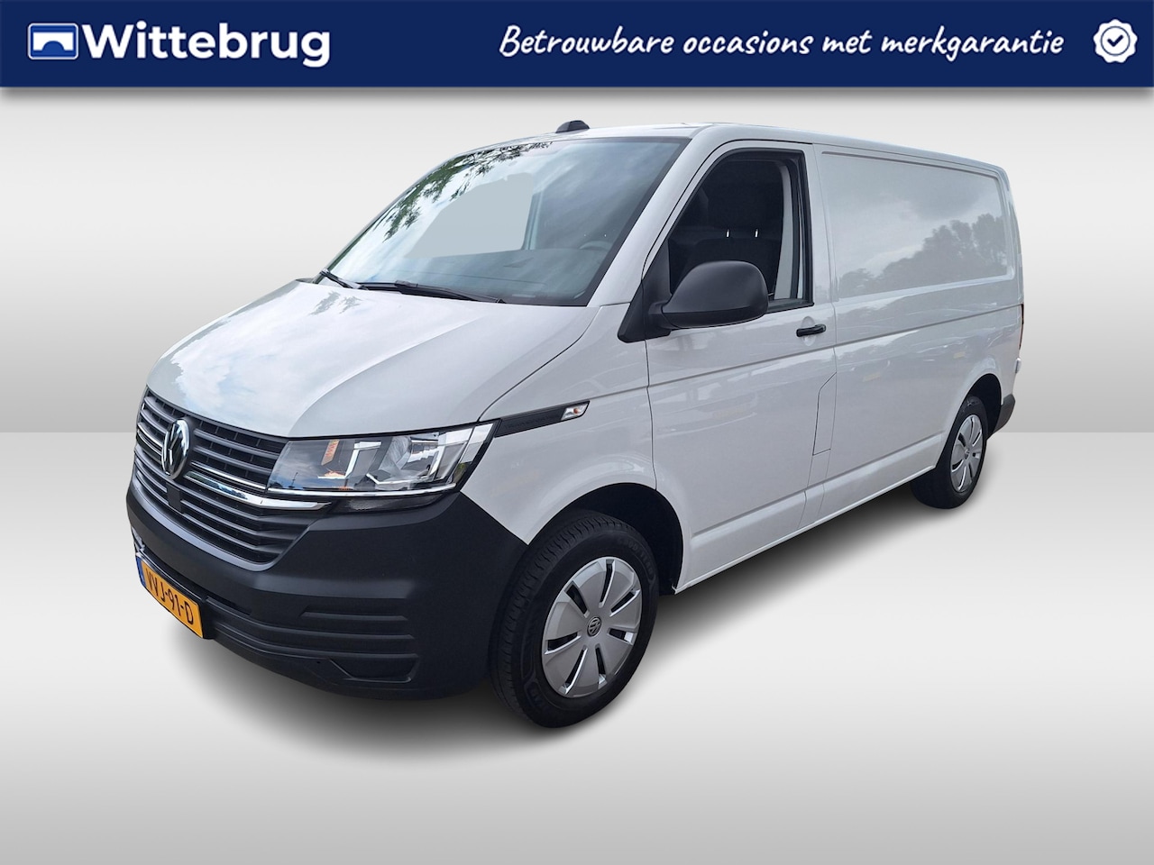 Volkswagen Transporter - 6.1 - 2.0 TDI 90pk L1H1 26 Eco Business / Navigatie by APP / Cruise control / Parkeersenso - AutoWereld.nl