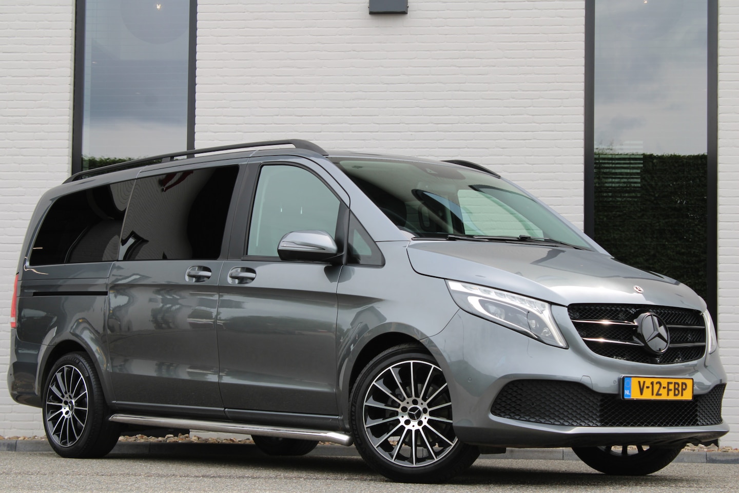 Mercedes-Benz V-klasse - 220d Aut / Lang / DC / 2x Schuifdeur / 360 Camera / Leer / Nette Staat - AutoWereld.nl